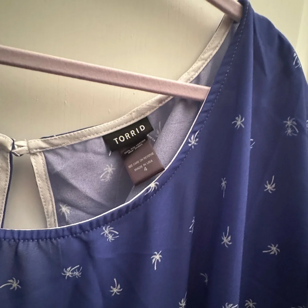 TORRID Button Back Sheer Purple Beach Tunic Top Palm Trees 🌴 Size 4